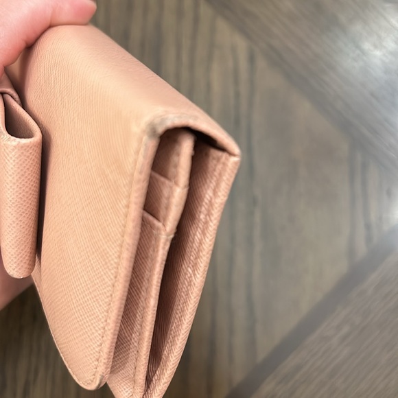 Prada wallet pre-loved in great condition pink with authentication certificates - Picture 8 of 17